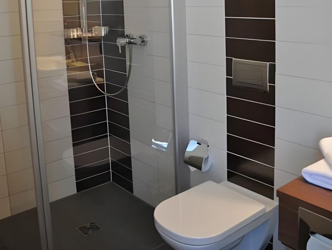 Bathroom 4, Hotel Bruhlerhohe, Erfurt