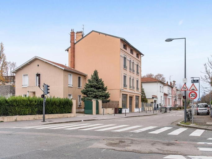 Stop Chez M District # Qualite # Confort # Simplicite, Rhône
