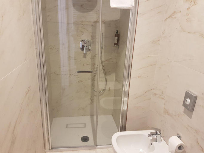 Bathroom 8