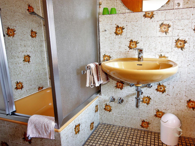 Bathroom 3, Gastehaus Klingele, Breisgau-Hochschwarzwald