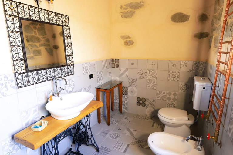 Bedroom 4, Agriturismo La Cascina dei Chicchi, Massa Carrara