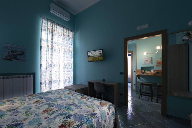 Others 5, Casina Lambis, Napoli