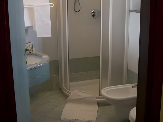 Bathroom 3, Hotel Baia di Pare, Lecco