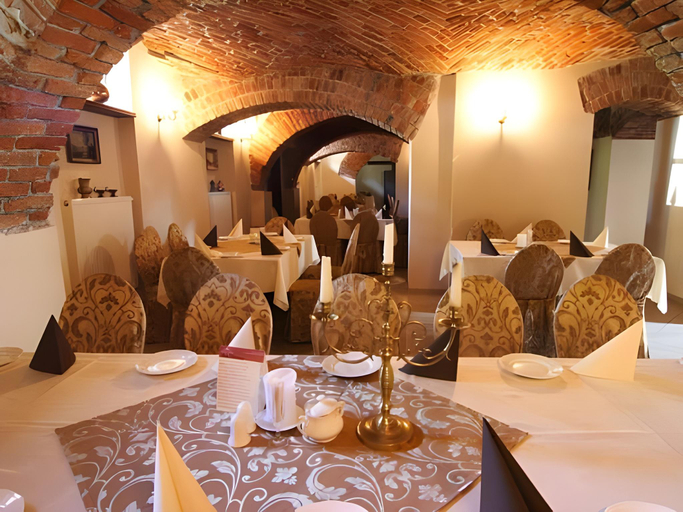 Food & Drinks 5, Dwor Stary Chotow, Kalisz City