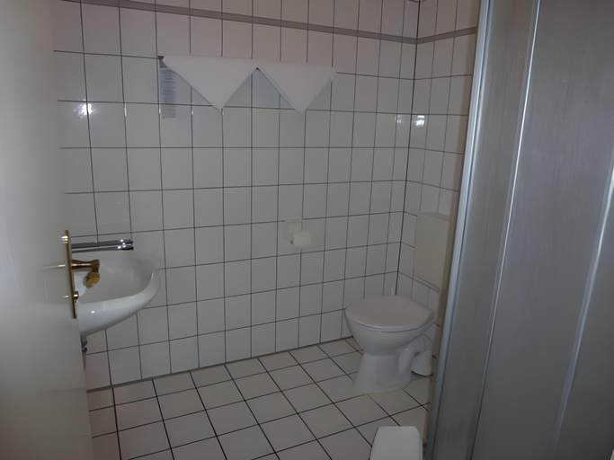 Bathroom 4, Landhotel Solmser Hof, Wetteraukreis