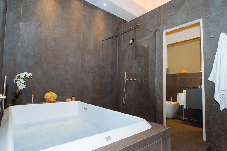 Others 5, ETNEA Suite 270, Catania