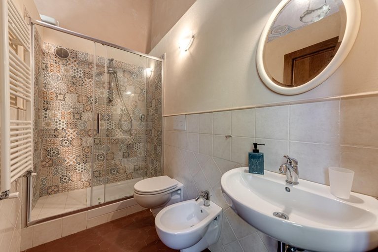 Bathroom 3, Appartamenti Villa Mascagni, Pisa