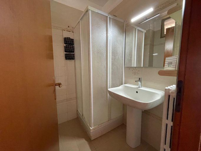 Bedroom 2, Suite Mono Orchidea - Box Auto & Terrazzo Sanremo, Imperia