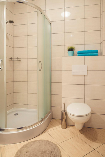 Bathroom 2, Paradise, Chojnice
