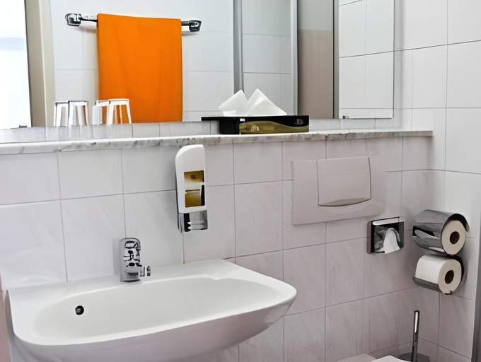 Bathroom 3, Hotel Castell am Kurfurstendamm, Berlin