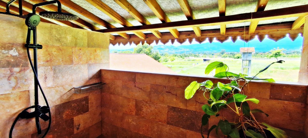 Bathroom 5, JOGLO APONG Beachfront Apartment, Buleleng