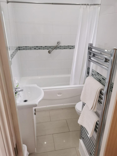 Bathroom 4, The Old Bull Inn, Cambridgeshire