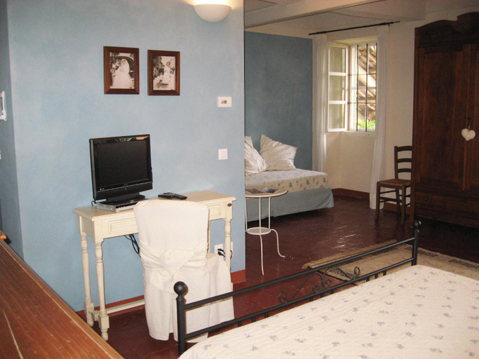 Bedroom 2, Agriturismo La Tilia, Cuneo