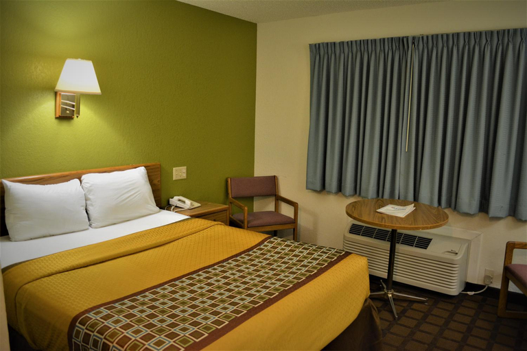 Others 5, Bloomer Inn & Suites, Chippewa