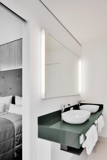 Bedroom 2, COSMO Hotel Berlin Mitte, Berlin
