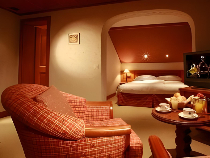 Bedroom 2, Hotel Olden, Saanen