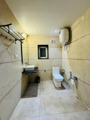 Bathroom 4, Hotel Dayal Regency, Gurgaon