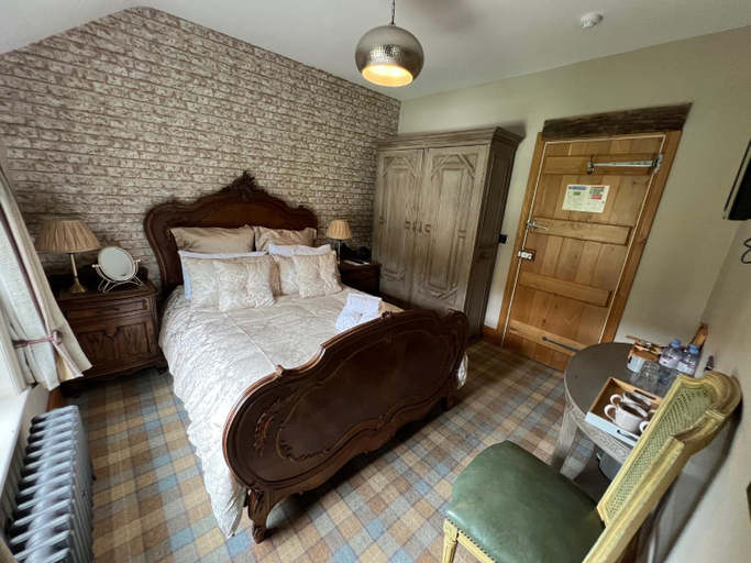 Bedroom 2, The Bridge House Restaurant and Hotel, Staffordshire