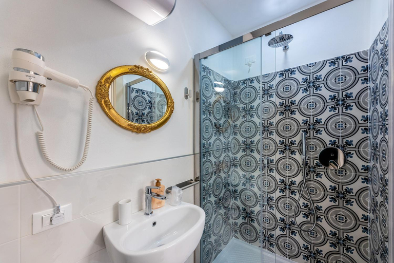 Bathroom 10