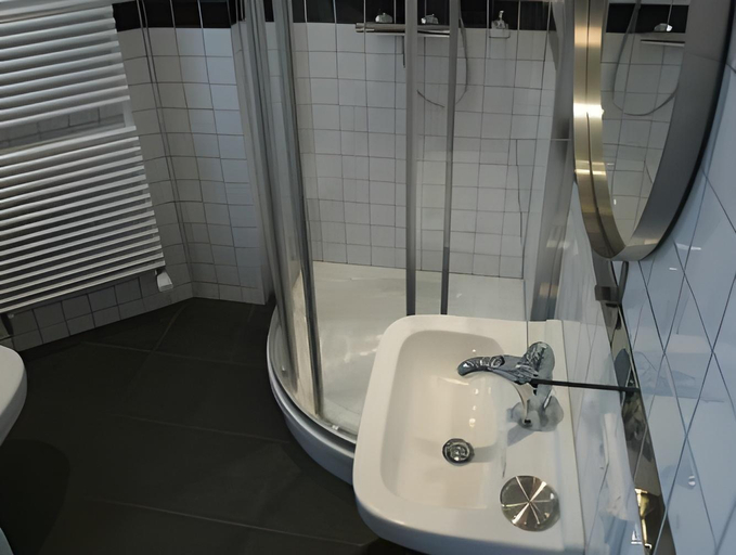 Bathroom 4, Logis Pastis, Maastricht