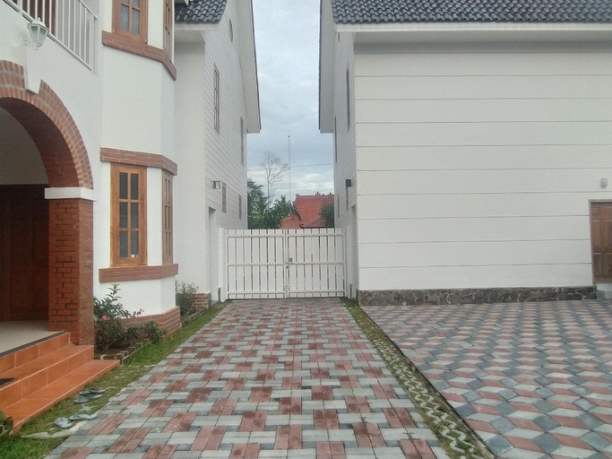 Exterior 8