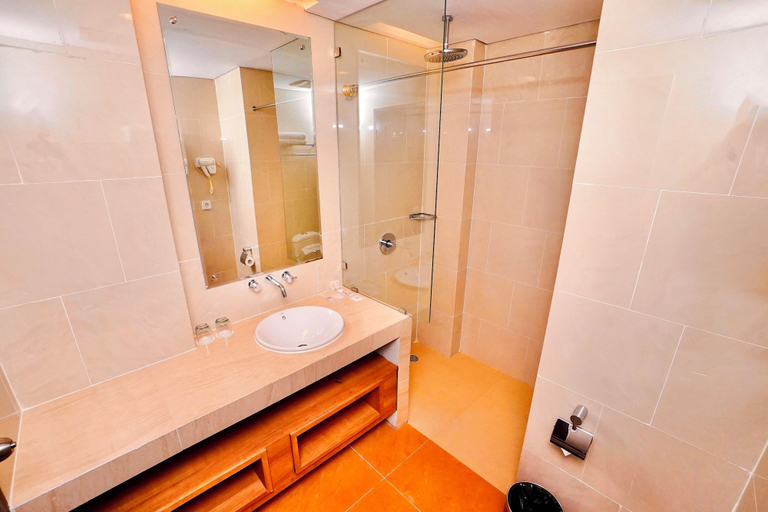 Bathroom 4, Brits Hotel Pangkalan Bun, Kotawaringin Barat