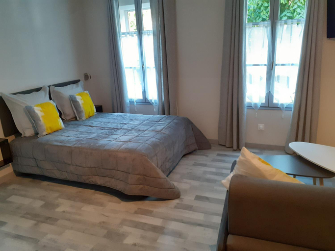 Others 2, Les appartements du Saint Hubert, Aube