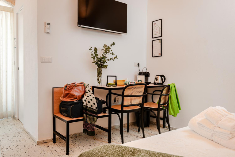 Others 3, La casa di Benedetta, Bari