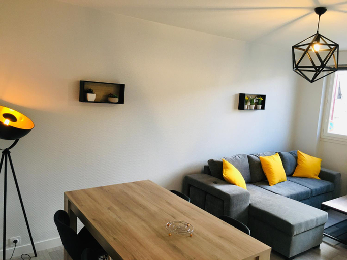 Others 4, Appartement Clinique saint Francois centre-ville, Indre