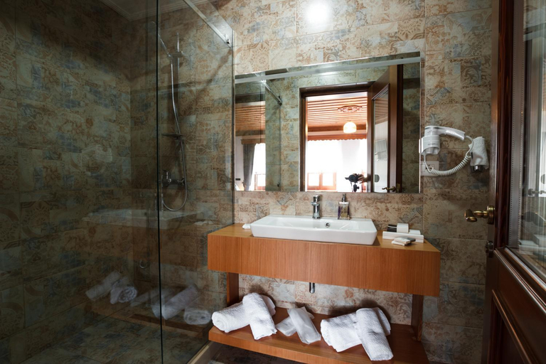 Bathroom 3, Hotel Pashai, Gjirokastrës