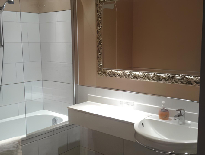 Bathroom 4, Hotel Salzburg, Salzburg