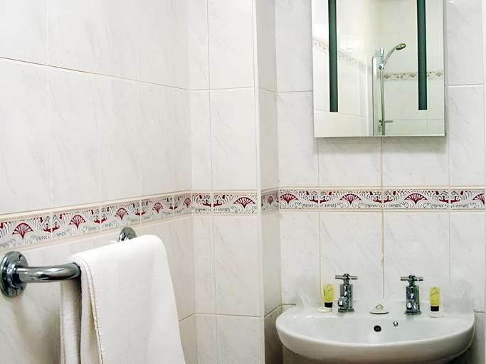 Bathroom 3, The Star and Garter, Hampshire
