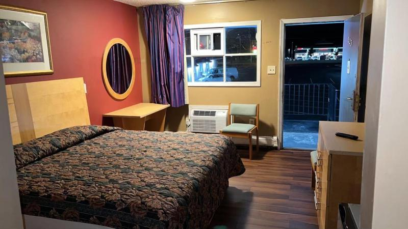 Bedroom 2, Bel Air Motor Lodge, Burlington