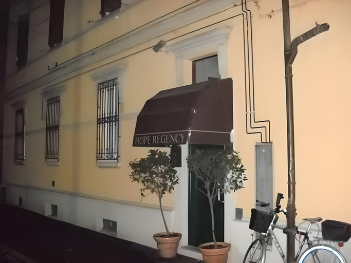 Others 2, B&B Hope, Bologna
