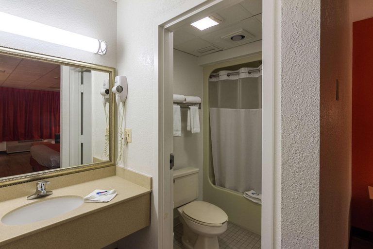 Bathroom 3, Motel6 Groton, CT, New London