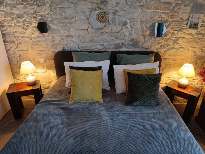 Bedroom 4, Entre Bastide et Cite, Aude