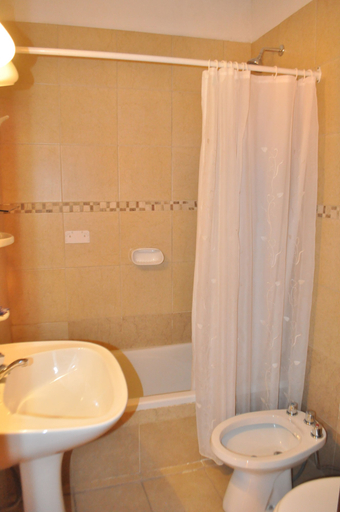 Bathroom 3, Hotel Alejandro I Patagonia, Huiliches