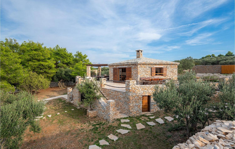 Others 3, Rustic Villa Mario with a pool, Selca