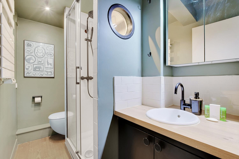 Bathroom 2, Chic apartment -1BR/4P- Haut Marais / République, Paris