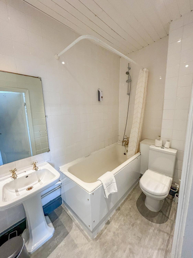 Bathroom 3, Brunswick Square Hotel, Brighton and Hove