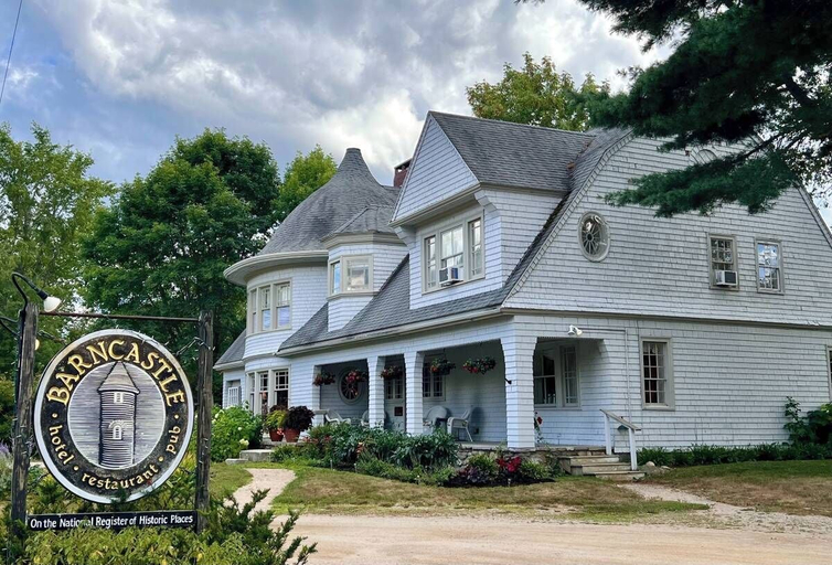 Exterior & Views, Barncastle Inn & Restaurant, Hancock