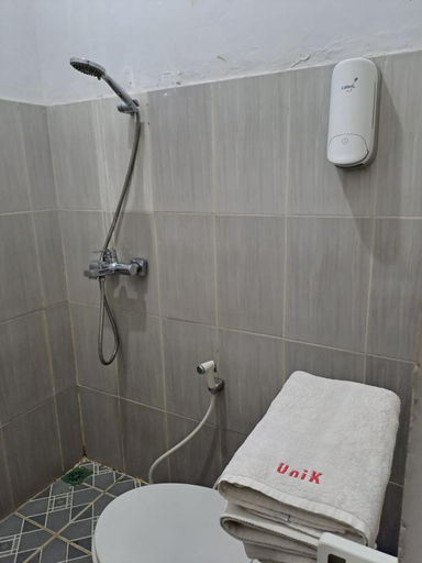 Bathroom, UNIK Guest House Syariah, Jakarta Selatan
