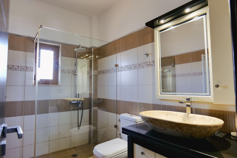 Bathroom 3, Garden Villa Landi, Sarandës