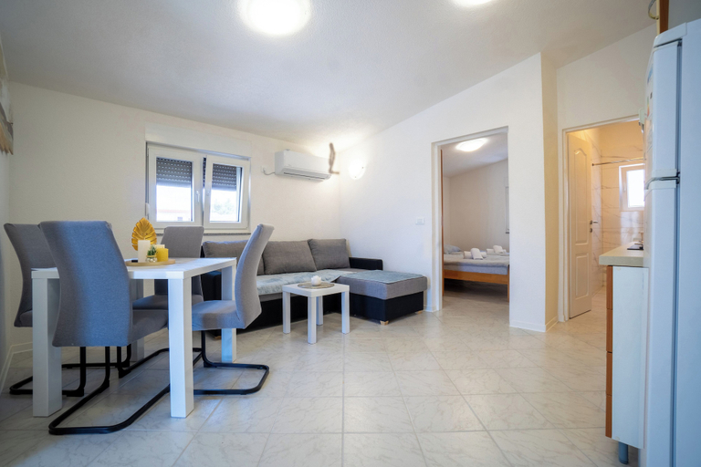 Others 4, Villa Skundric, Vir