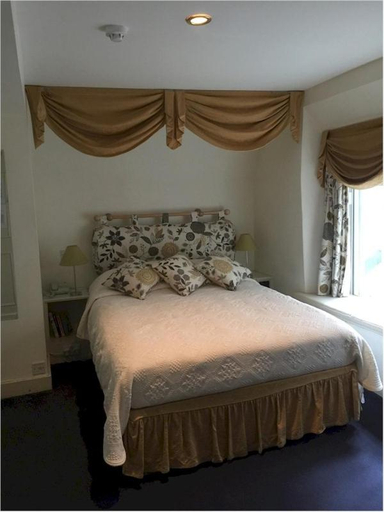 Bedroom 2, Bath Place Hotel, Oxfordshire
