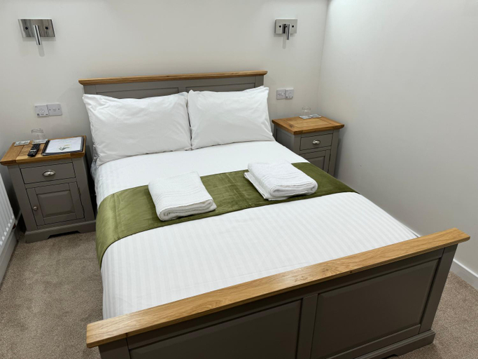 Bedroom 2, Wayfarers Inn, Cornwall