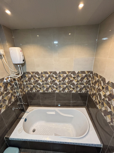 Bathroom 3, sea royal rooms and cafe, Palghar