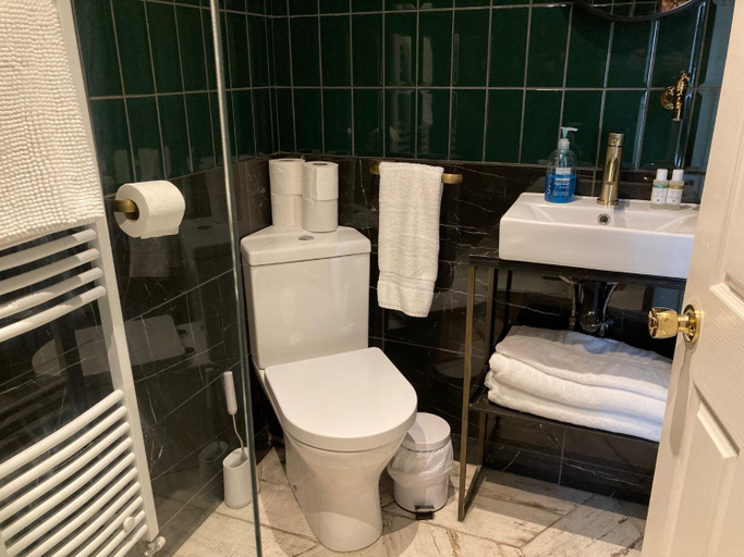 Bathroom 2, 15 Grosvenor, East Sussex