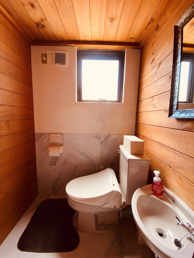 Bathroom 2, Sea Breeze, Onna
