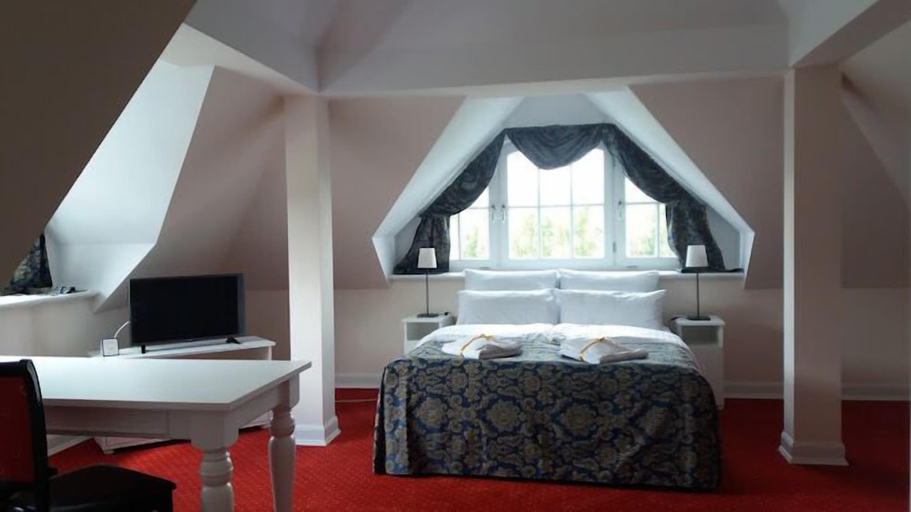 Bedroom 2, Pałac i Folwark Ńemino, Kartuzy
